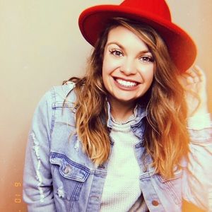 Meet your Posher, Kayla